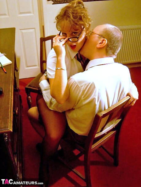 TAC Amateurs are pleased to offer you a free pics featuring Curvy Claire xxx gallery 270863