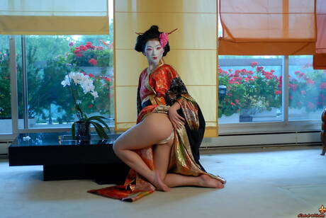 Louis De Mirabert invite you to explore a free pictures with Tanika demonstrating nice body